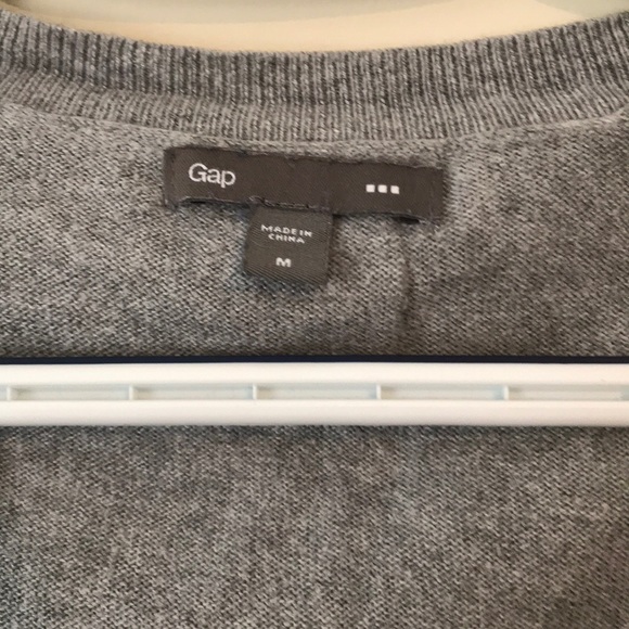Gap gray cardigan - Picture 2 of 3